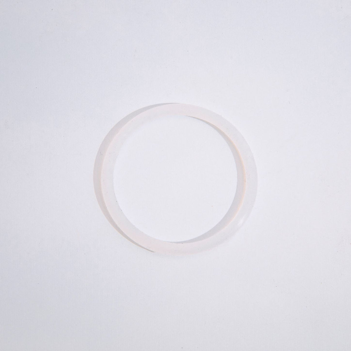 A single, clear, circular silicone seal for a steel cap intended for single wall bottles, displayed against a white background.