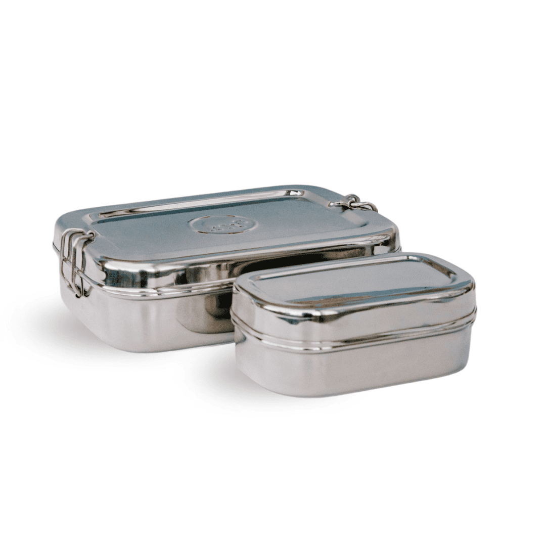 Jumbo 2 in 1 stainless steel lunch box from Elephant Box. 1.3ltr capacity stainless steel with inner snack pod of 400ml capacity. This box has 2 tightly fitting roll clips and it is possible to purchase a removable divider for it.