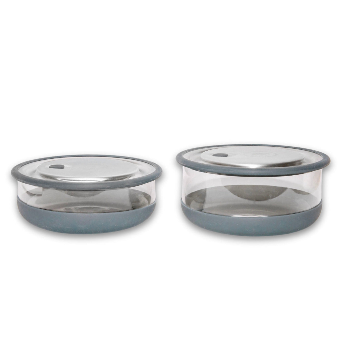 Two Elephant box lunch bowls with borosilicate glass bases and removable silicone sleeves and stainless steel lid.  in gray.  featuring a push down tab on the lid to createa airtight vacuum seal. The bowls are in two sizes: 800ml and 600ml. 