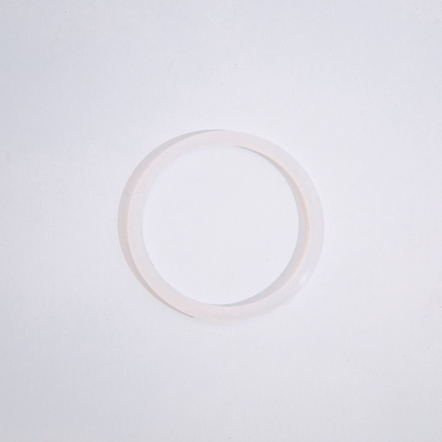 A single, clear, circular silicone seal for a steel cap intended for single wall bottles, displayed against a white background.